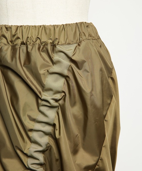 gomme（ゴム）の「マスダックタフタ　ドロストスカート（スカート・レディース・ブラック/カーキ・MEDIUM）」の20枚目の写真