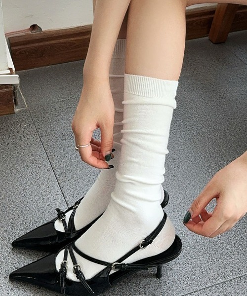 Vipoa(ヴィポア)の「ベルトポインテッドトゥパンプス(パンプス・レディース・ワインレッド/ブラック・SMALL/MEDIUM/LARGE)」の5枚目の写真