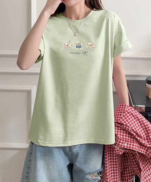 aimoha(アイモハ)の「ワンポイント刺繍Tシャツ(Tシャツ/カットソー・レディース・ブラック/ピンク/ホワイト/ライトグリーン/ライトグレー/イエロー/パープル・FREE)」の4枚目の写真