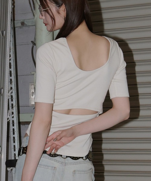 Mili affinity（ミリアフィニティー）の「バックオープンリブ半袖Tシャツ（Tシャツ/カットソー・レディース・ブラック/アイボリー/チャコールグレー/ブラウン/ブラック×ホワイト・FREE）」の2枚目の写真