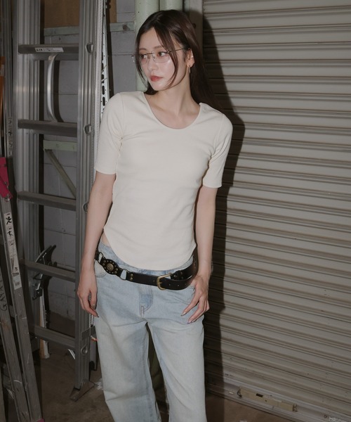 Mili affinity（ミリアフィニティー）の「バックオープンリブ半袖Tシャツ（Tシャツ/カットソー・レディース・ブラック/アイボリー/チャコールグレー/ブラウン/ブラック×ホワイト・FREE）」の18枚目の写真
