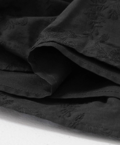 KBF（ケイビーエフ）の「エンブロイダリーミニスカート（スカート・レディース・ブラック/オフホワイト・ONE）」の3枚目の写真