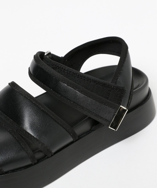 Elura（エルーラ）の「ソフトフェイクレザ－フィットサンダル/451938（サンダル・レディース・ブラック/ゴールド・LARGE/MEDIUM）」の10枚目の写真