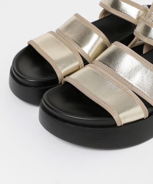 Elura（エルーラ）の「ソフトフェイクレザ－フィットサンダル/451938（サンダル・レディース・ブラック/ゴールド・LARGE/MEDIUM）」の13枚目の写真