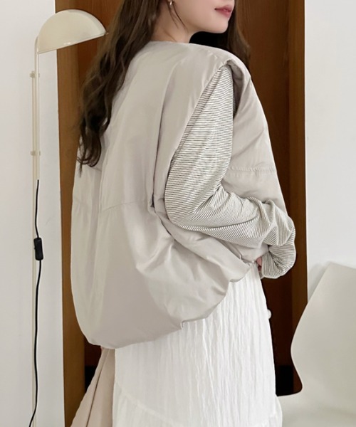 Eclat one（エクラワン）の「【Eclat one】ノーカラーショート丈 フロントジップ 中綿ベスト（ダウンベスト・レディース・ブラウン/ブラック/グレイッシュベージュ・FREE）」の16枚目の写真