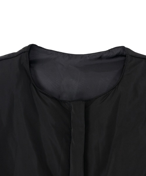 Eclat one（エクラワン）の「【Eclat one】ノーカラーショート丈 フロントジップ 中綿ベスト（ダウンベスト・レディース・ブラウン/ブラック/グレイッシュベージュ・FREE）」の10枚目の写真