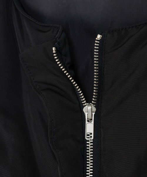 Eclat one（エクラワン）の「【Eclat one】ノーカラーショート丈 フロントジップ 中綿ベスト（ダウンベスト・レディース・ブラウン/ブラック/グレイッシュベージュ・FREE）」の13枚目の写真