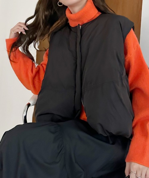 Eclat one（エクラワン）の「【Eclat one】ノーカラーショート丈 フロントジップ 中綿ベスト（ダウンベスト・レディース・ブラウン/ブラック/グレイッシュベージュ・FREE）」の4枚目の写真