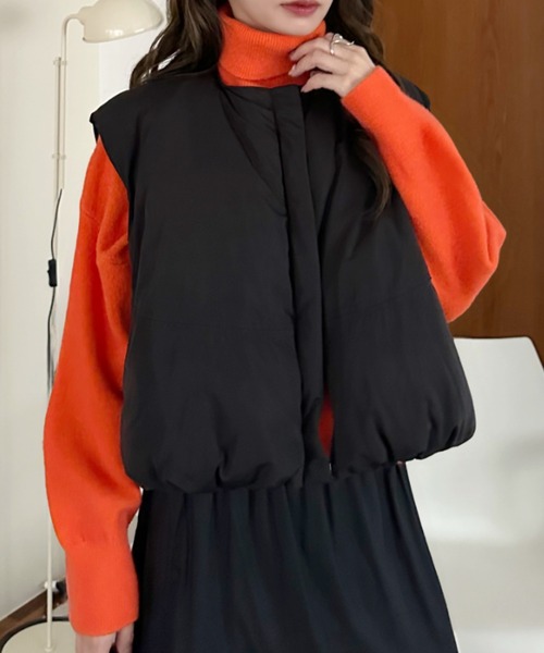 Eclat one（エクラワン）の「【Eclat one】ノーカラーショート丈 フロントジップ 中綿ベスト（ダウンベスト・レディース・ブラウン/ブラック/グレイッシュベージュ・FREE）」の17枚目の写真