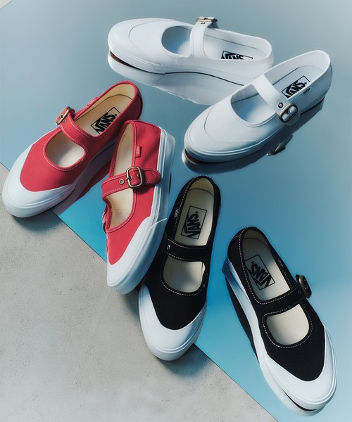 VANS(バンズ)の「メリージェーン(スニーカー・レディース・ブラック/ブラック×ブラック・4/4.5/5/5.5/6/6.5/7)」の4枚目の写真