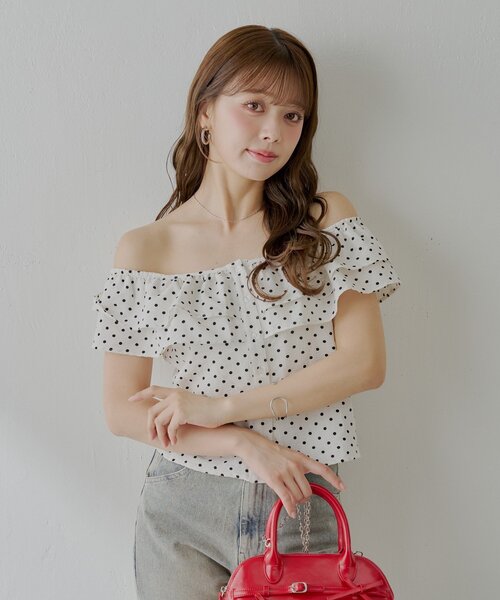 Chico（チコ）の「フロントボタンフリルデザインブラウス（シャツ/ブラウス・レディース・ホワイト/ブラック/ブラック系その他2/ブラウン系その他2・FREE）」の7枚目の写真