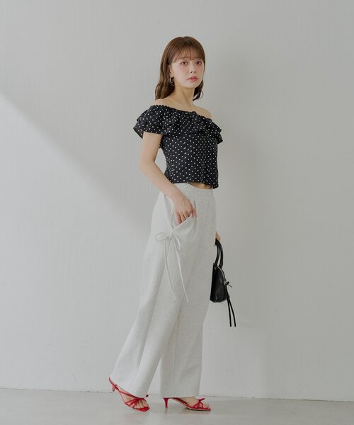 Chico（チコ）の「フロントボタンフリルデザインブラウス（シャツ/ブラウス・レディース・ホワイト/ブラック/ブラック系その他2/ブラウン系その他2・FREE）」の15枚目の写真