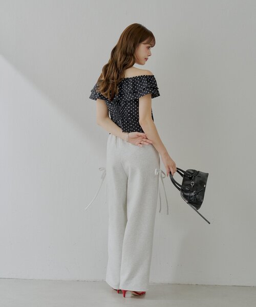 Chico（チコ）の「フロントボタンフリルデザインブラウス（シャツ/ブラウス・レディース・ホワイト/ブラック/ブラック系その他2/ブラウン系その他2・FREE）」の16枚目の写真