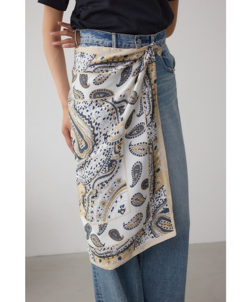 AZUL by moussy(アズールバイマウジー)の「ペイズリーパターン大判スカーフ(バンダナ/スカーフ・レディース・ベージュ系その他・FREE)」の1枚目の写真