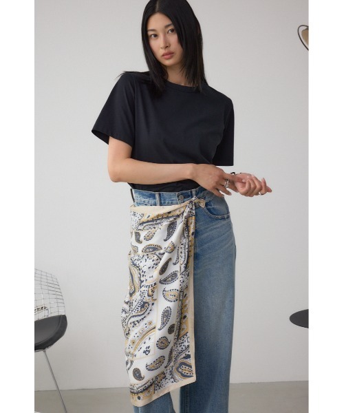 AZUL by moussy(アズールバイマウジー)の「ペイズリーパターン大判スカーフ(バンダナ/スカーフ・レディース・ベージュ系その他・FREE)」の9枚目の写真