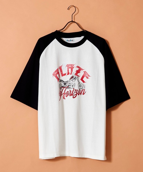 Revo.(レボ)の「ヴィンテージライク オールドグラフィックデザイン ラグラン プリントTシャツ ロゴ イラスト(Tシャツ/カットソー・メンズ・ホワイト/ホワイト系その他/ホワイト系その他3/レッド/レッド系その他/ホワイト系その他2/レッド系その他2/レッド系その他3・M/L/XL)」の4枚目の写真