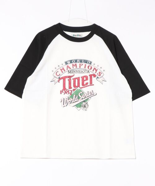 Revo.(レボ)の「ヴィンテージライク オールドグラフィックデザイン ラグラン プリントTシャツ ロゴ イラスト(Tシャツ/カットソー・メンズ・ホワイト/ホワイト系その他/ホワイト系その他3/レッド/レッド系その他/ホワイト系その他2/レッド系その他2/レッド系その他3・M/L/XL)」の21枚目の写真