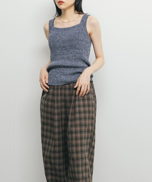 KBF（ケイビーエフ）の「スクエアニットタンクトップ（タンクトップ・レディース・ブルー系その他/ベージュ系その他/ブラック系その他・ONE）」の3枚目の写真