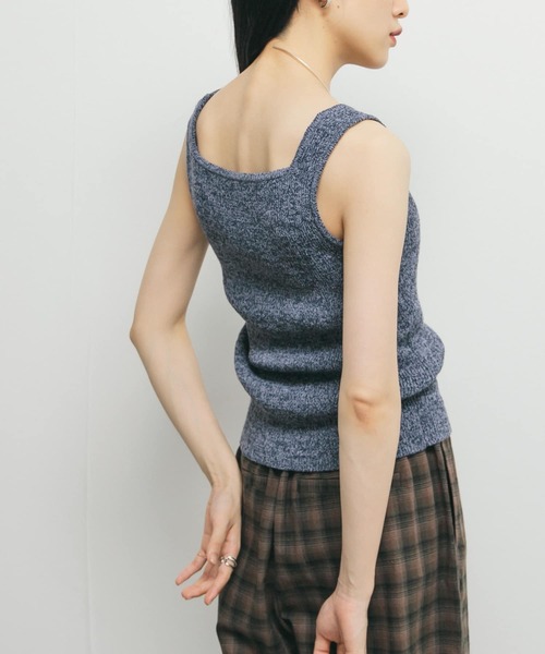 KBF（ケイビーエフ）の「スクエアニットタンクトップ（タンクトップ・レディース・ブルー系その他/ベージュ系その他/ブラック系その他・ONE）」の7枚目の写真