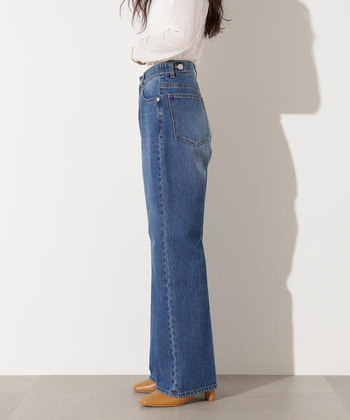 N.（N. Natural Beauty Basic）（エヌエヌナチュラルビューティーベーシック）の「センタープレスフレアデニムパンツ（デニムパンツ・レディース・ライトブルー/ブルー・MEDIUM/SMALL）」の22枚目の写真