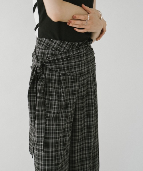 DRWCYS（ドロシーズ）の「リボンディテールワイドパンツ（スラックス・レディース・チャコールグレー/ブラック・SMALL/MEDIUM）」の11枚目の写真