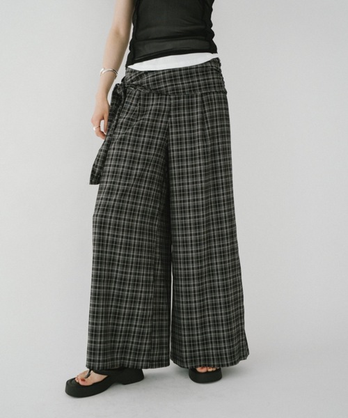 DRWCYS（ドロシーズ）の「リボンディテールワイドパンツ（スラックス・レディース・チャコールグレー/ブラック・SMALL/MEDIUM）」の13枚目の写真