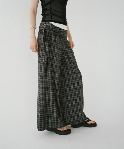 DRWCYS（ドロシーズ）の「リボンディテールワイドパンツ（スラックス・レディース・チャコールグレー/ブラック・SMALL/MEDIUM）」の15枚目の写真