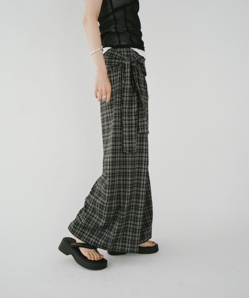 DRWCYS（ドロシーズ）の「リボンディテールワイドパンツ（スラックス・レディース・チャコールグレー/ブラック・SMALL/MEDIUM）」の16枚目の写真