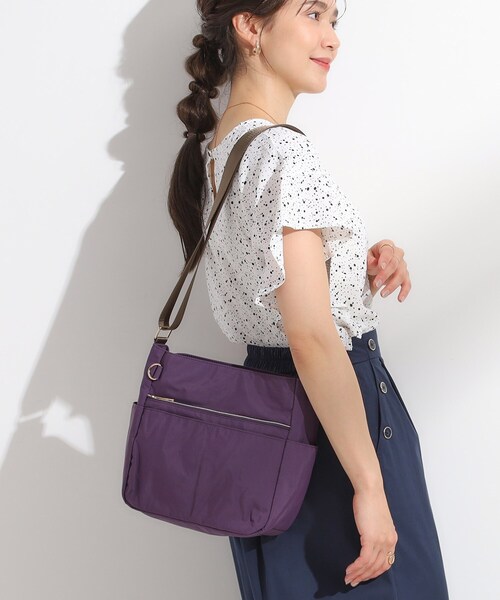 SHOO・LA・RUE(シューラルー)の「【撥水】10ポケットショルダーバッグ(ショルダーバッグ・レディース・ワインレッド/グレー/パープル系/ブラック/ブラウン系その他・00)」の1枚目の写真