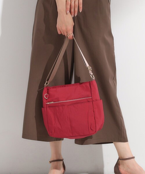 SHOO・LA・RUE(シューラルー)の「【撥水】10ポケットショルダーバッグ(ショルダーバッグ・レディース・ワインレッド/グレー/パープル系/ブラック/ブラウン系その他・00)」の5枚目の写真