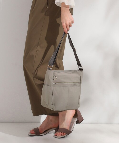 SHOO・LA・RUE(シューラルー)の「【撥水】10ポケットショルダーバッグ(ショルダーバッグ・レディース・ワインレッド/グレー/パープル系/ブラック/ブラウン系その他・00)」の6枚目の写真