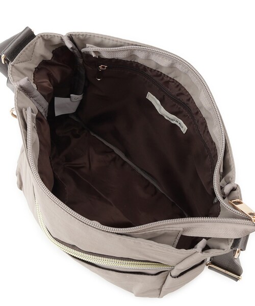 SHOO・LA・RUE(シューラルー)の「【撥水】10ポケットショルダーバッグ(ショルダーバッグ・レディース・ワインレッド/グレー/パープル系/ブラック/ブラウン系その他・00)」の21枚目の写真