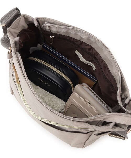 SHOO・LA・RUE(シューラルー)の「【撥水】10ポケットショルダーバッグ(ショルダーバッグ・レディース・ワインレッド/グレー/パープル系/ブラック/ブラウン系その他・00)」の14枚目の写真