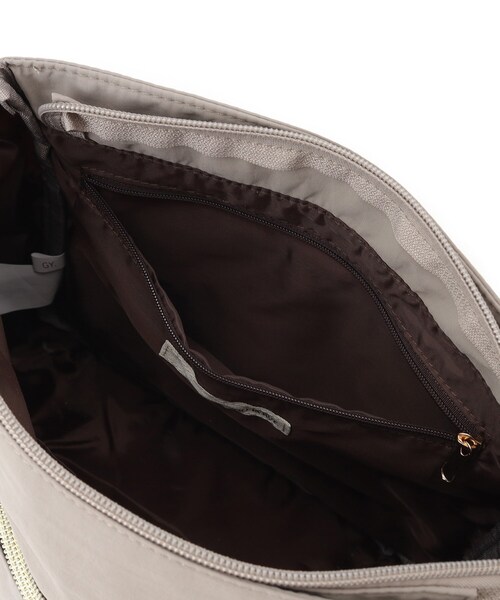 SHOO・LA・RUE(シューラルー)の「【撥水】10ポケットショルダーバッグ(ショルダーバッグ・レディース・ワインレッド/グレー/パープル系/ブラック/ブラウン系その他・00)」の15枚目の写真