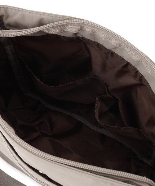 SHOO・LA・RUE(シューラルー)の「【撥水】10ポケットショルダーバッグ(ショルダーバッグ・レディース・ワインレッド/グレー/パープル系/ブラック/ブラウン系その他・00)」の16枚目の写真