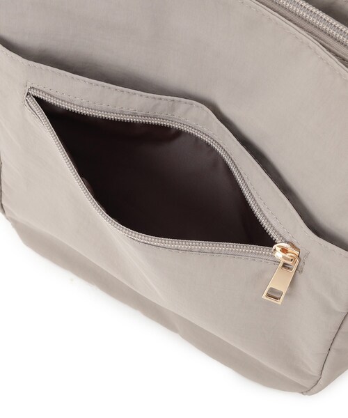 SHOO・LA・RUE(シューラルー)の「【撥水】10ポケットショルダーバッグ(ショルダーバッグ・レディース・ワインレッド/グレー/パープル系/ブラック/ブラウン系その他・00)」の9枚目の写真