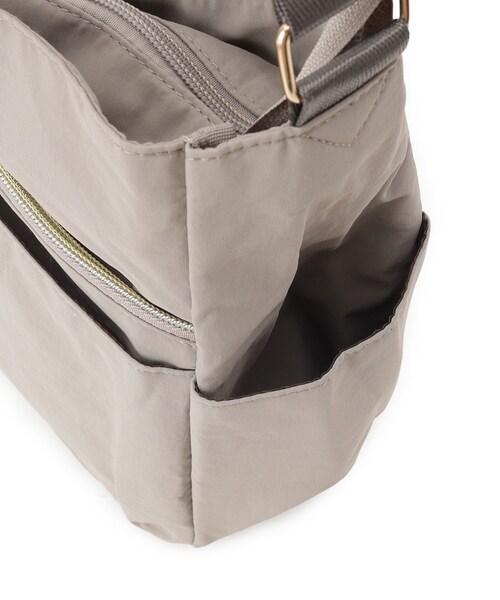 SHOO・LA・RUE(シューラルー)の「【撥水】10ポケットショルダーバッグ(ショルダーバッグ・レディース・ワインレッド/グレー/パープル系/ブラック/ブラウン系その他・00)」の10枚目の写真