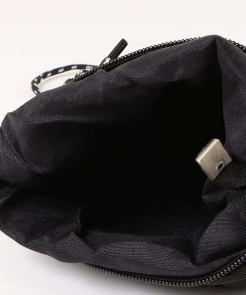 VIBGYOR（ヴィブジョー）の「urbanfemine./カジュアルミニバッグ・サコッシュU7540（ショルダーバッグ・レディース・ブルー/ブラック/ホワイト・FREE）」の8枚目の写真