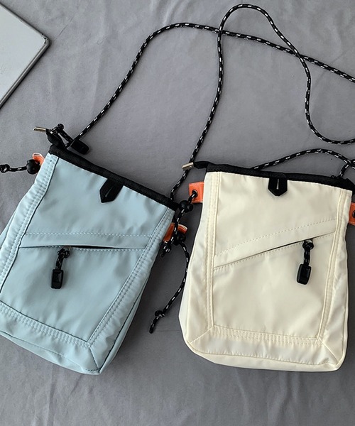 VIBGYOR（ヴィブジョー）の「urbanfemine./カジュアルミニバッグ・サコッシュU7540（ショルダーバッグ・レディース・ブルー/ブラック/ホワイト・FREE）」の5枚目の写真