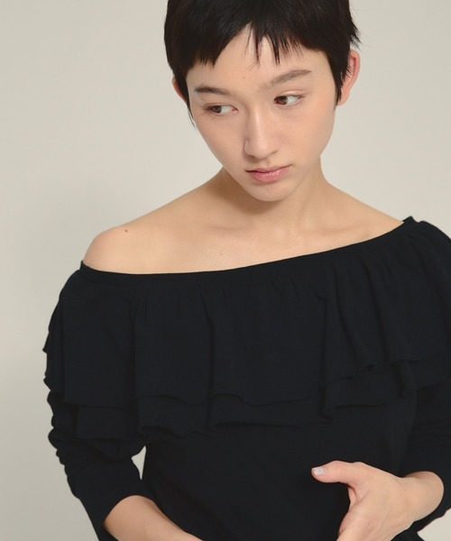 eL（エル）の「【eL】Frill Offshoulder Pullover LS/583672（Tシャツ/カットソー・レディース・オフホワイト/ブラック/ネイビー・FREE）」の18枚目の写真