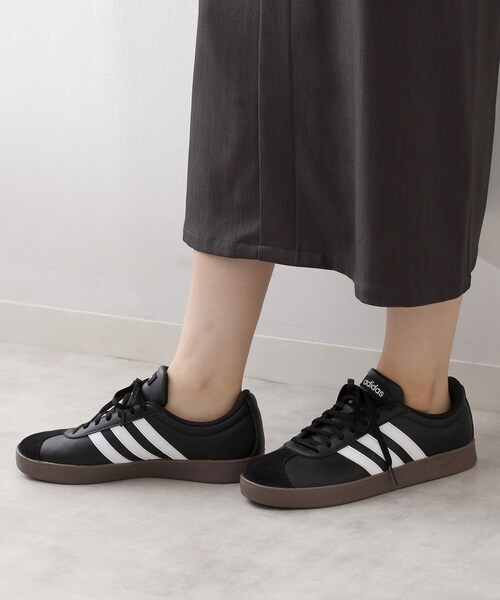 adidas(アディダス)の「adidas VLコートベース(スニーカー・レディース・オフホワイト/ブラック・45/35)」の3枚目の写真
