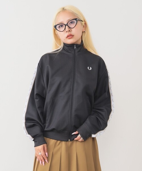 FRED PERRY（フレッドペリー）の「FRED PERRY / Taped Track Jacket（ジャージ・レディース・チャコールグレー/オフホワイト・10）」の18枚目の写真