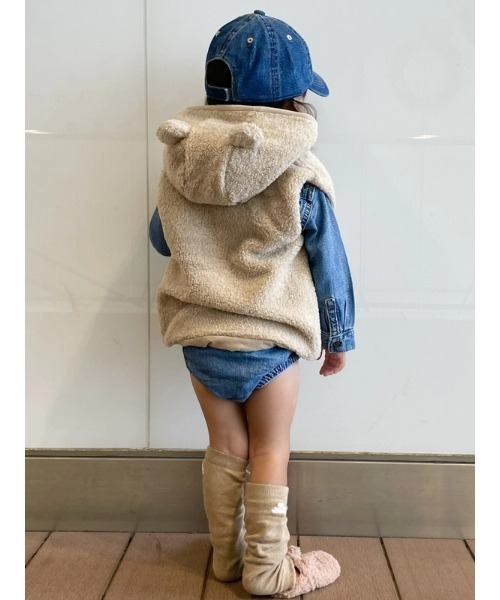 GAP(ギャップ)の「ボア フード付きベスト (ベビー)(ベスト・キッズ・ベージュ・60cm/70cm/80cm/90cm)」の4枚目の写真