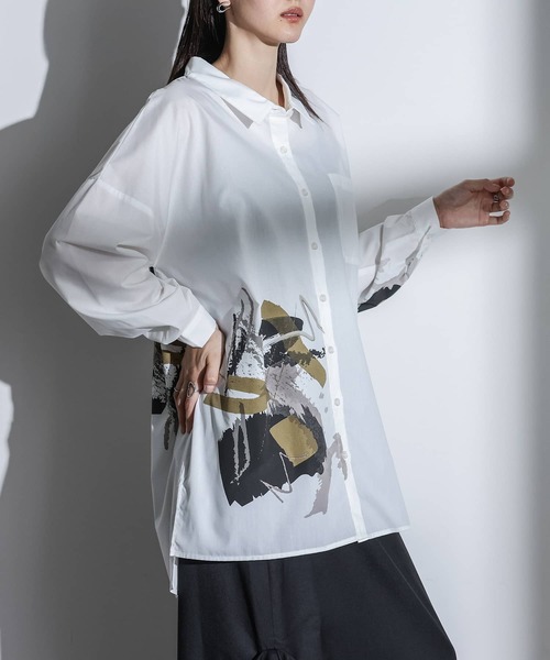 kOhAKU（コハク）の「『アートプリントシャツ』（シャツ/ブラウス・レディース・チャコール/オフホワイト・FREE）」の4枚目の写真
