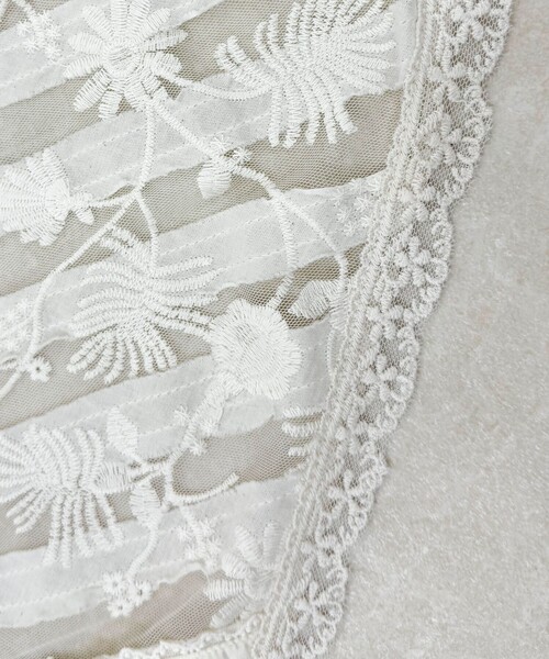 fredy emue(フレディエミュ)の「刺繍パッチワークバブーシュカ(バンダナ/スカーフ・レディース・アイボリー・FREE)」の7枚目の写真