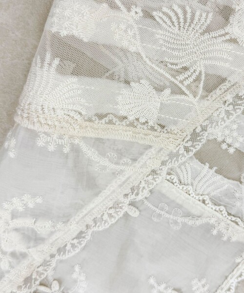 fredy emue(フレディエミュ)の「刺繍パッチワークバブーシュカ(バンダナ/スカーフ・レディース・アイボリー・FREE)」の9枚目の写真