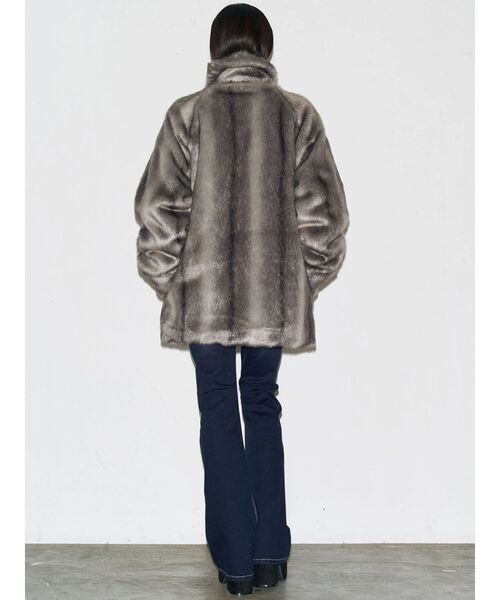EMODA（エモダ）の「ミディフェイクファーコート（その他アウター・レディース・グレー/ブラウン/ベージュ・FREE）」の16枚目の写真