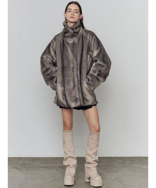 EMODA（エモダ）の「ミディフェイクファーコート（その他アウター・レディース・グレー/ブラウン/ベージュ・FREE）」の4枚目の写真