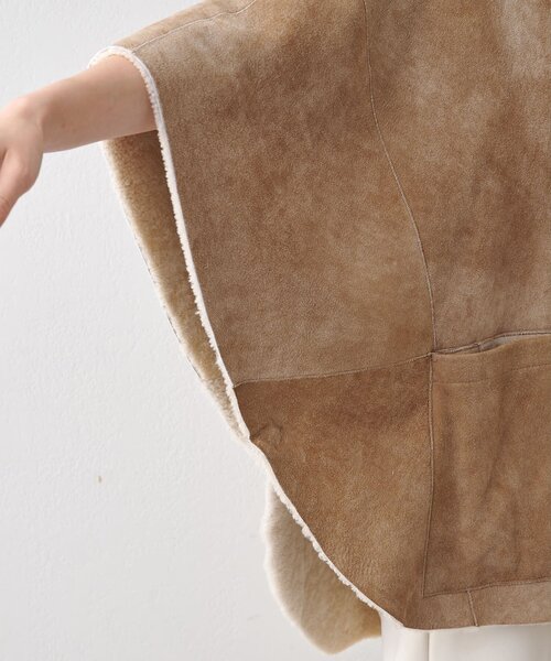 Whim Gazette（ウィムガゼット）の「ムートンポンチョ（ポンチョ・レディース・ベージュ・FREE）」の3枚目の写真