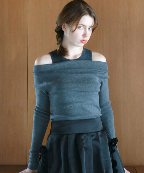 mic by Olu.(ミックバイオルドット)の「< ZOZOTOWN限定 >レイヤードオフショルダーニット(ニット/セーター・レディース・グレー/ブラック/ホワイト・FREE)」の1枚目の写真